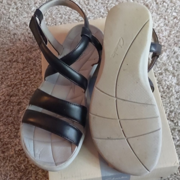 Women's Clark's cloud steppers size 8 - Picture 2 of 5